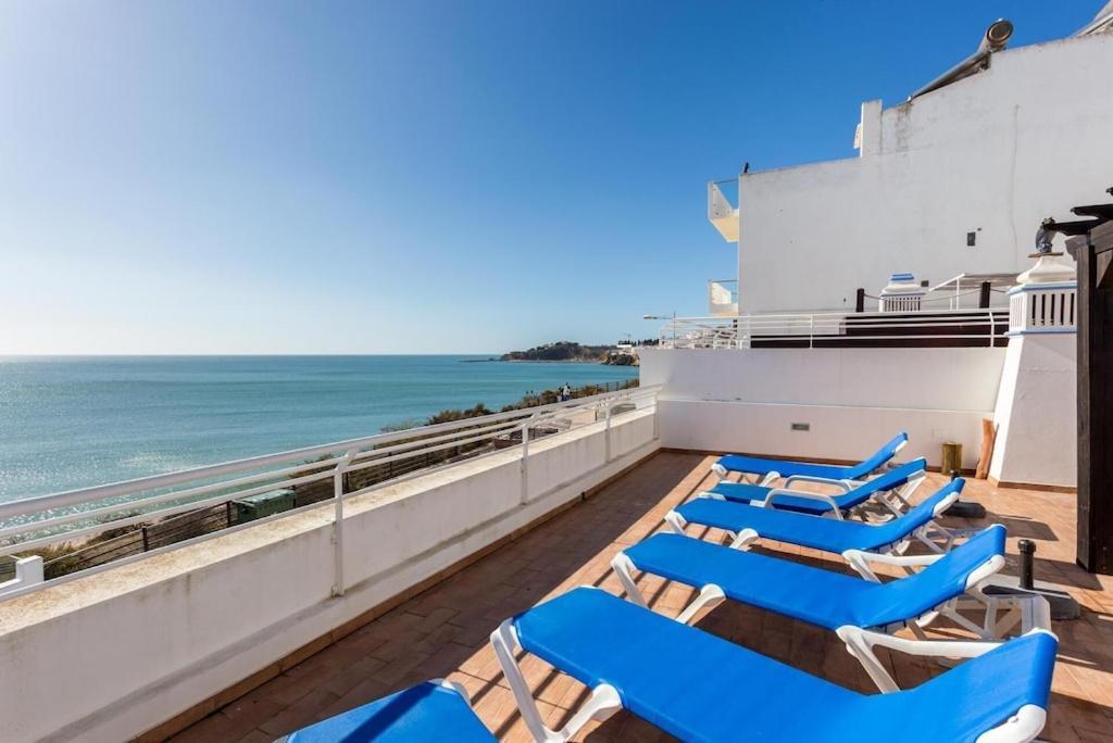 Ferienhaus Refurbished Beachfront House, Pool, Ac, Wifi, Albufeira, Sea View *