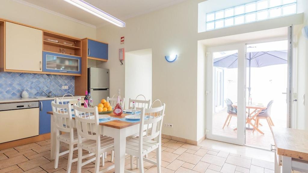 Refurbished Beachfront House, Pool, Ac, Wifi, Albufeira, Sea View Ferienhaus *