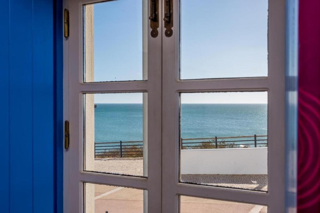 Ferienhaus Refurbished Beachfront House, Pool, Ac, Wifi, Albufeira, Sea View *