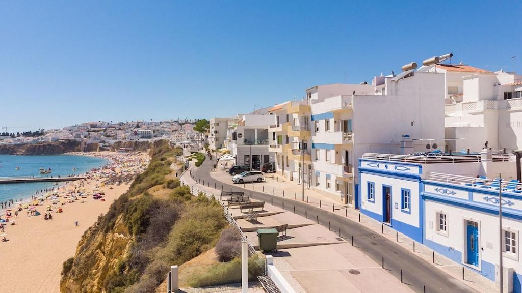 Refurbished Beachfront House, Pool, Ac, Wifi, Albufeira, Sea View Ferienhaus Albufeira