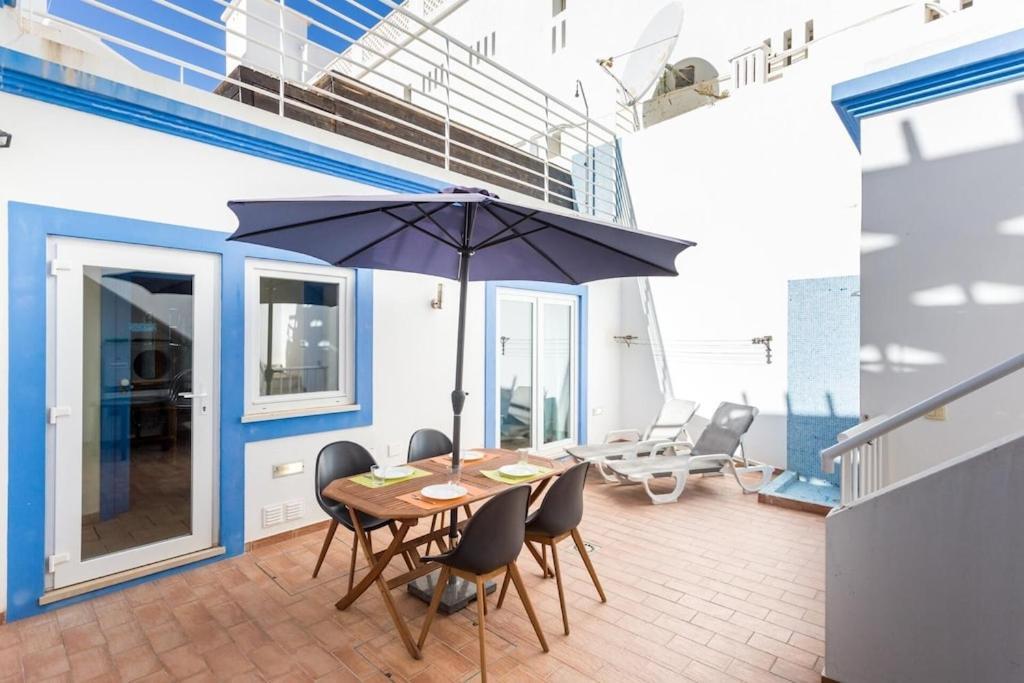 Refurbished Beachfront House, Pool, Ac, Wifi, Albufeira, Sea View Ferienhaus *