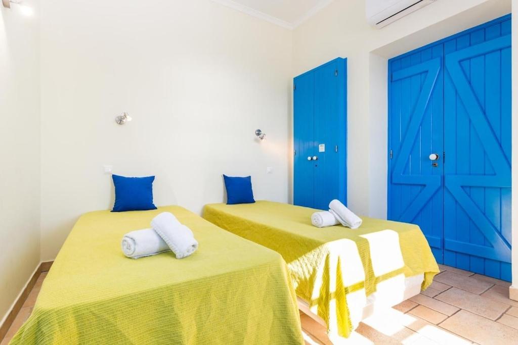 Ferienhaus Refurbished Beachfront House, Pool, Ac, Wifi, Albufeira, Sea View Albufeira