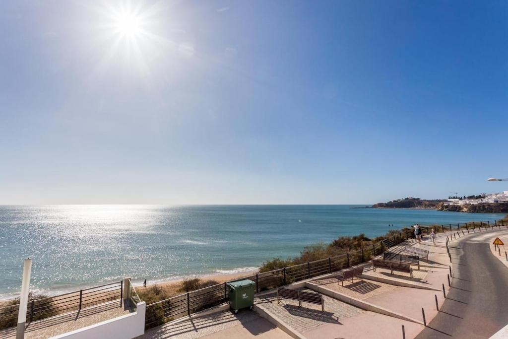 Refurbished Beachfront House, Pool, Ac, Wifi, Albufeira, Sea View Vakantiehuis
