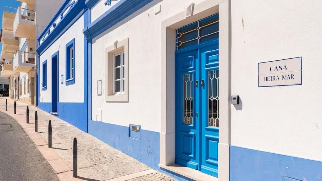 Vakantiehuis Refurbished Beachfront House, Pool, Ac, Wifi, Albufeira, Sea View